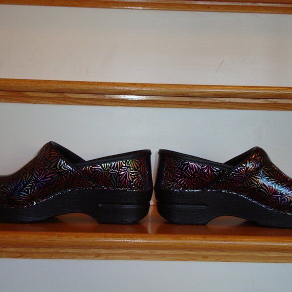 Dansko Professional Dandelion Patent Clog  6.5-7 US (37) NEW WITHOUT TAGS! - Picture 3 of 7